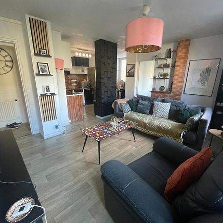 Bel Appartement Spacieux ,Convivial De 3 Chambres Avec Parking Prive Secure Caen Esterno foto