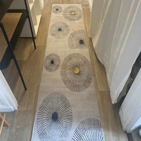 Bel Appartement Spacieux ,Convivial De 3 Chambres Avec Parking Prive Secure Caen Esterno foto