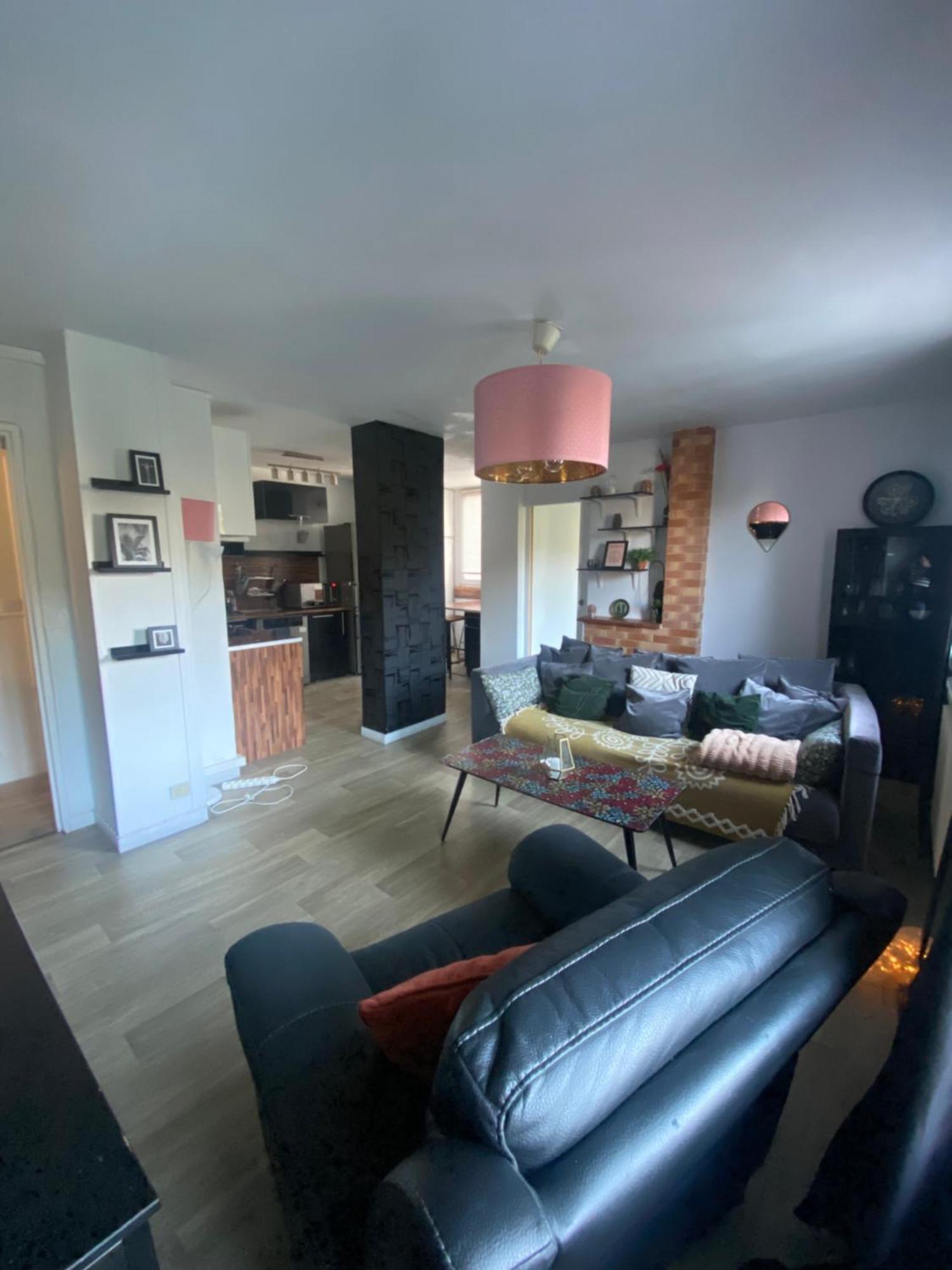 Bel Appartement Spacieux ,Convivial De 3 Chambres Avec Parking Prive Secure Caen Esterno foto