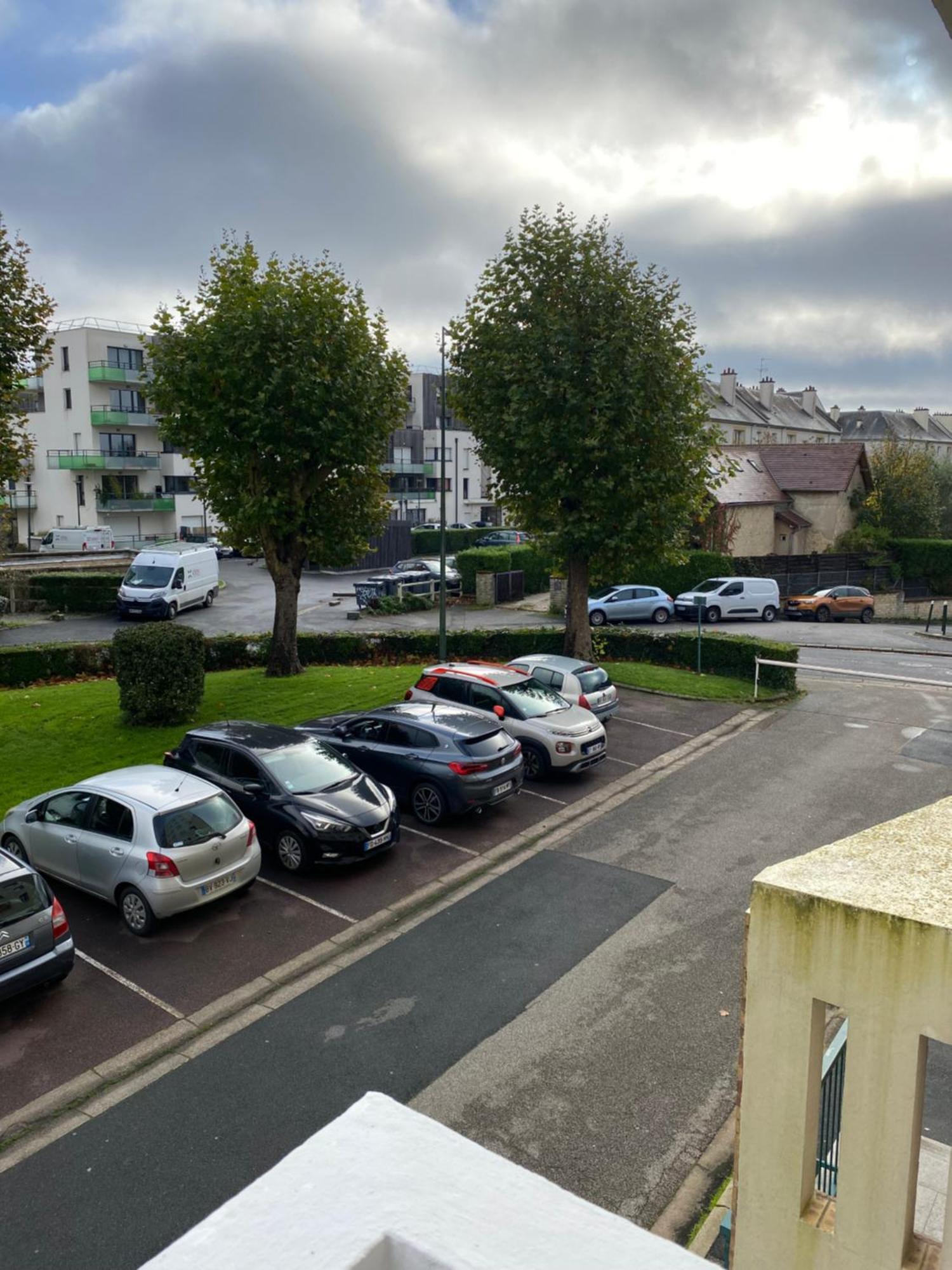 Bel Appartement Spacieux ,Convivial De 3 Chambres Avec Parking Prive Secure Caen Esterno foto