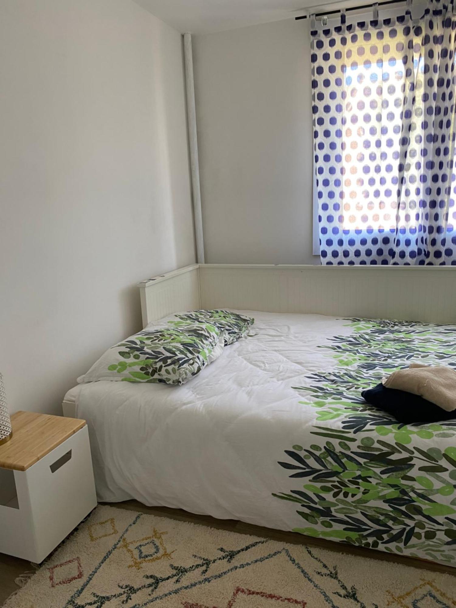 Bel Appartement Spacieux ,Convivial De 3 Chambres Avec Parking Prive Secure Caen Esterno foto