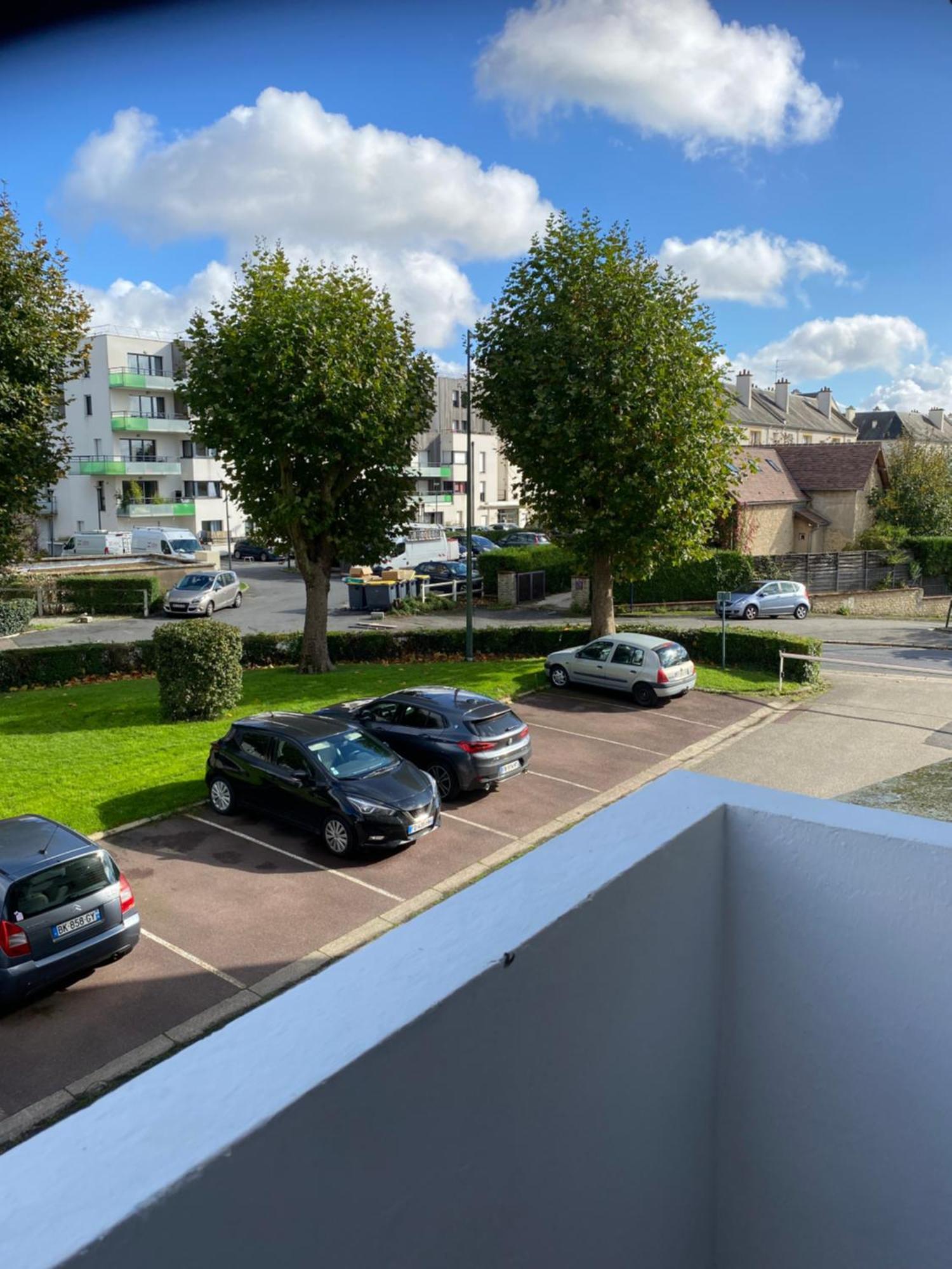 Bel Appartement Spacieux ,Convivial De 3 Chambres Avec Parking Prive Secure Caen Esterno foto