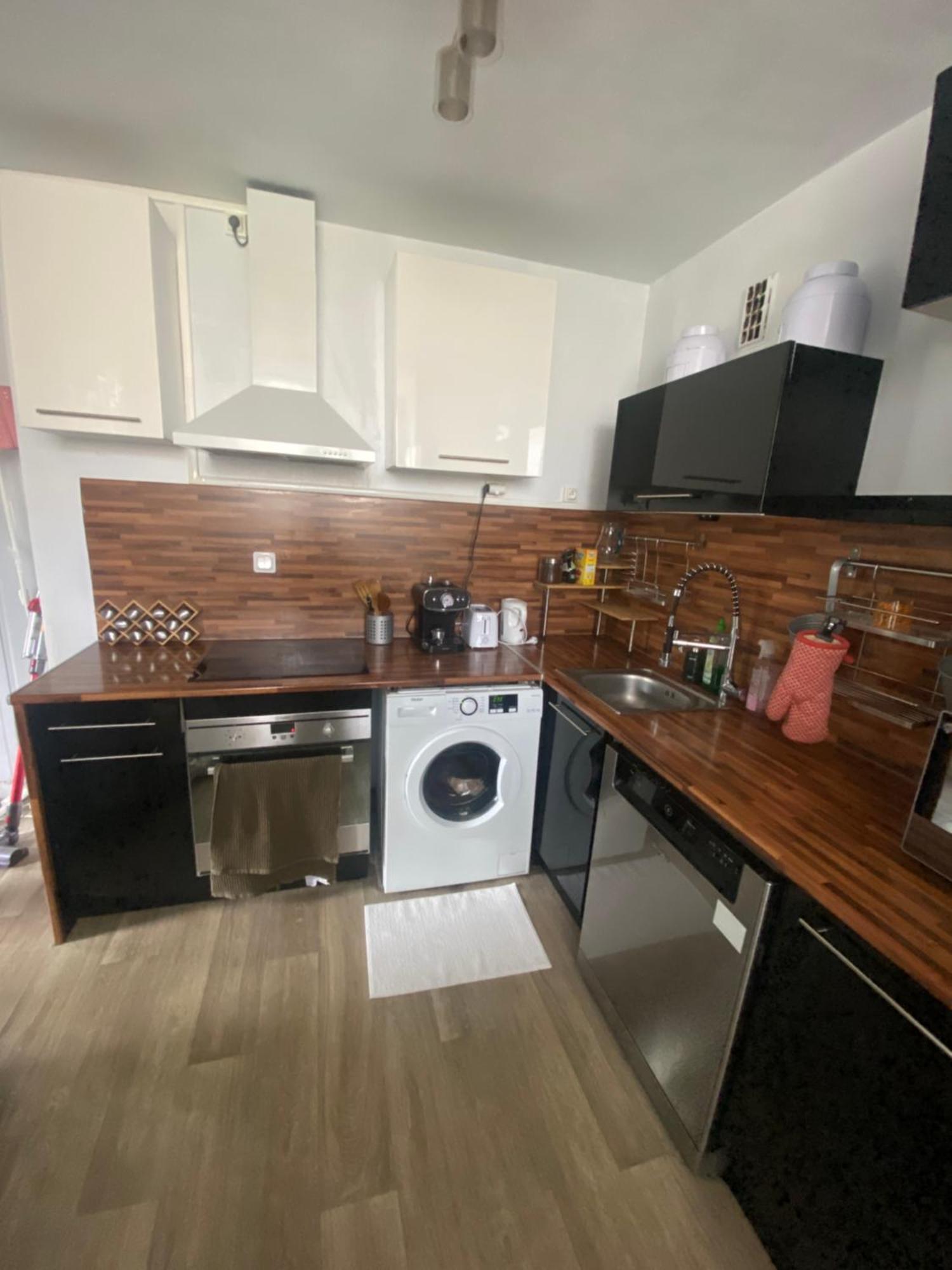 Bel Appartement Spacieux ,Convivial De 3 Chambres Avec Parking Prive Secure Caen Esterno foto