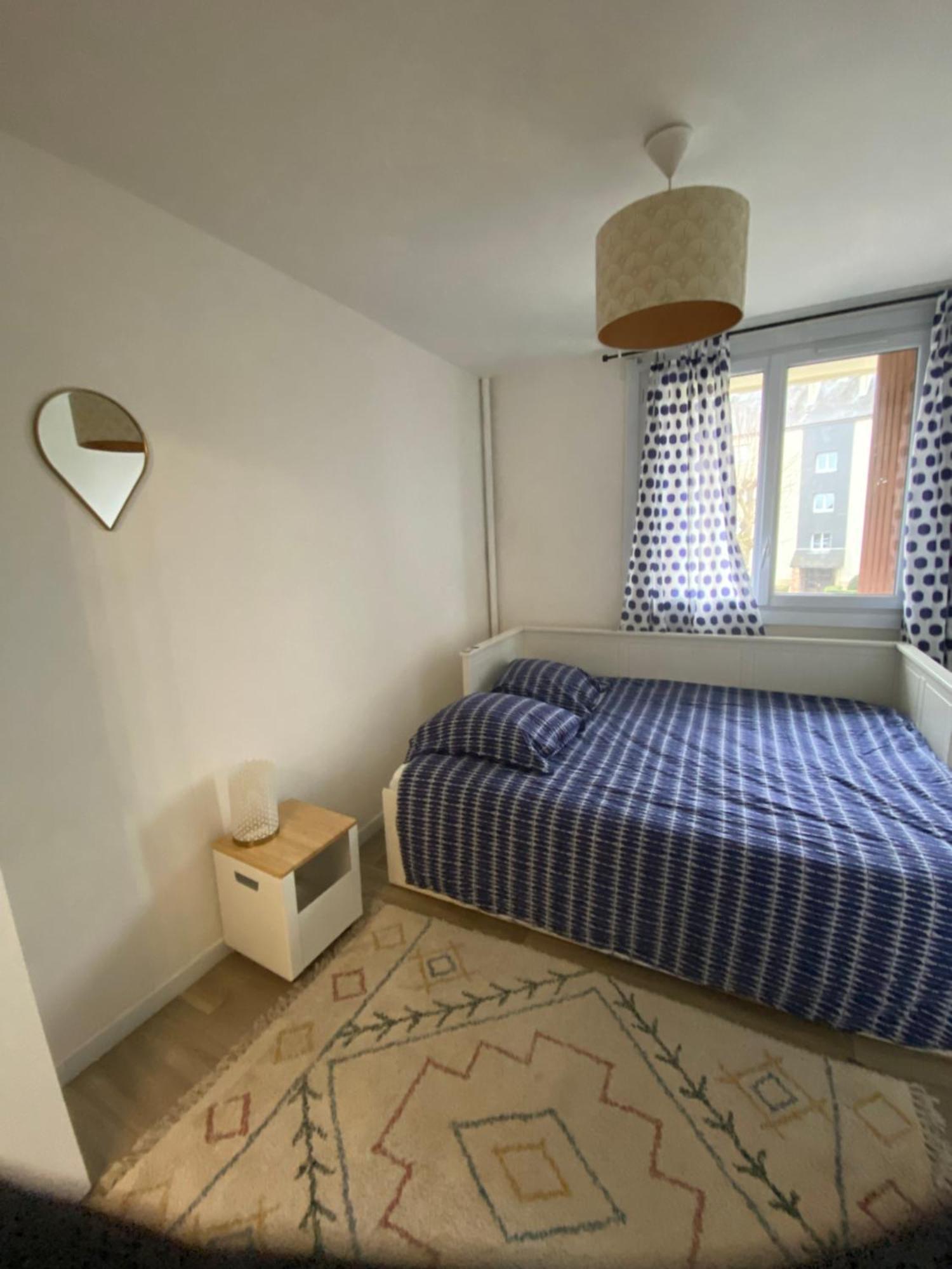 Bel Appartement Spacieux ,Convivial De 3 Chambres Avec Parking Prive Secure Caen Esterno foto