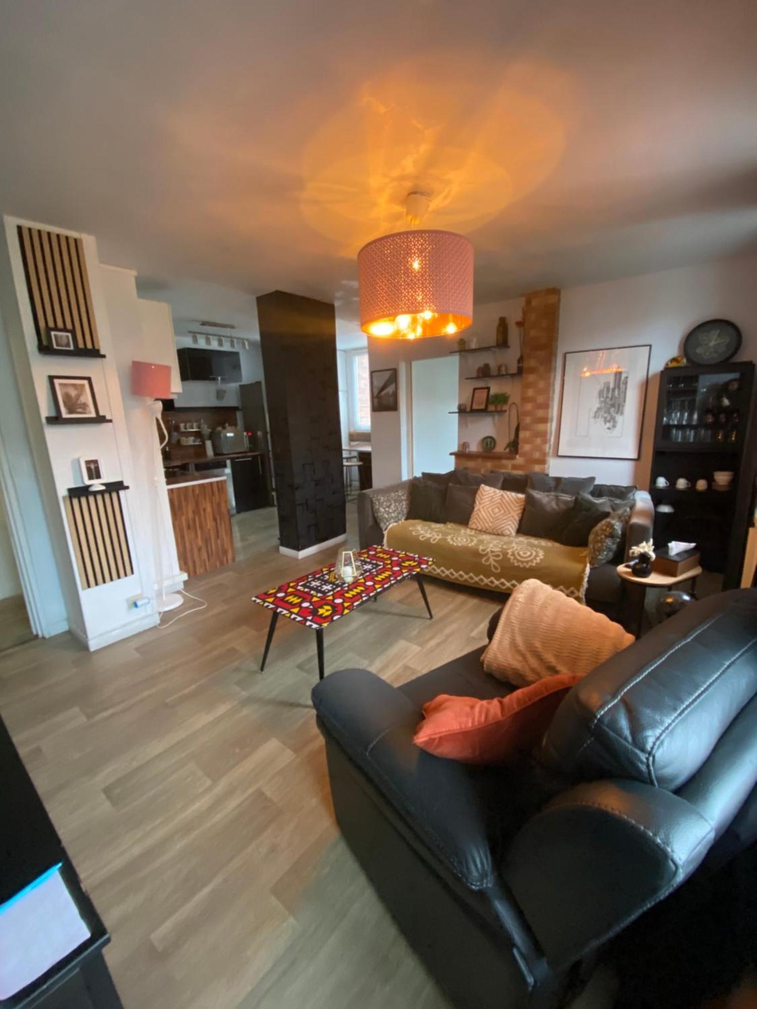 Bel Appartement Spacieux ,Convivial De 3 Chambres Avec Parking Prive Secure Caen Esterno foto