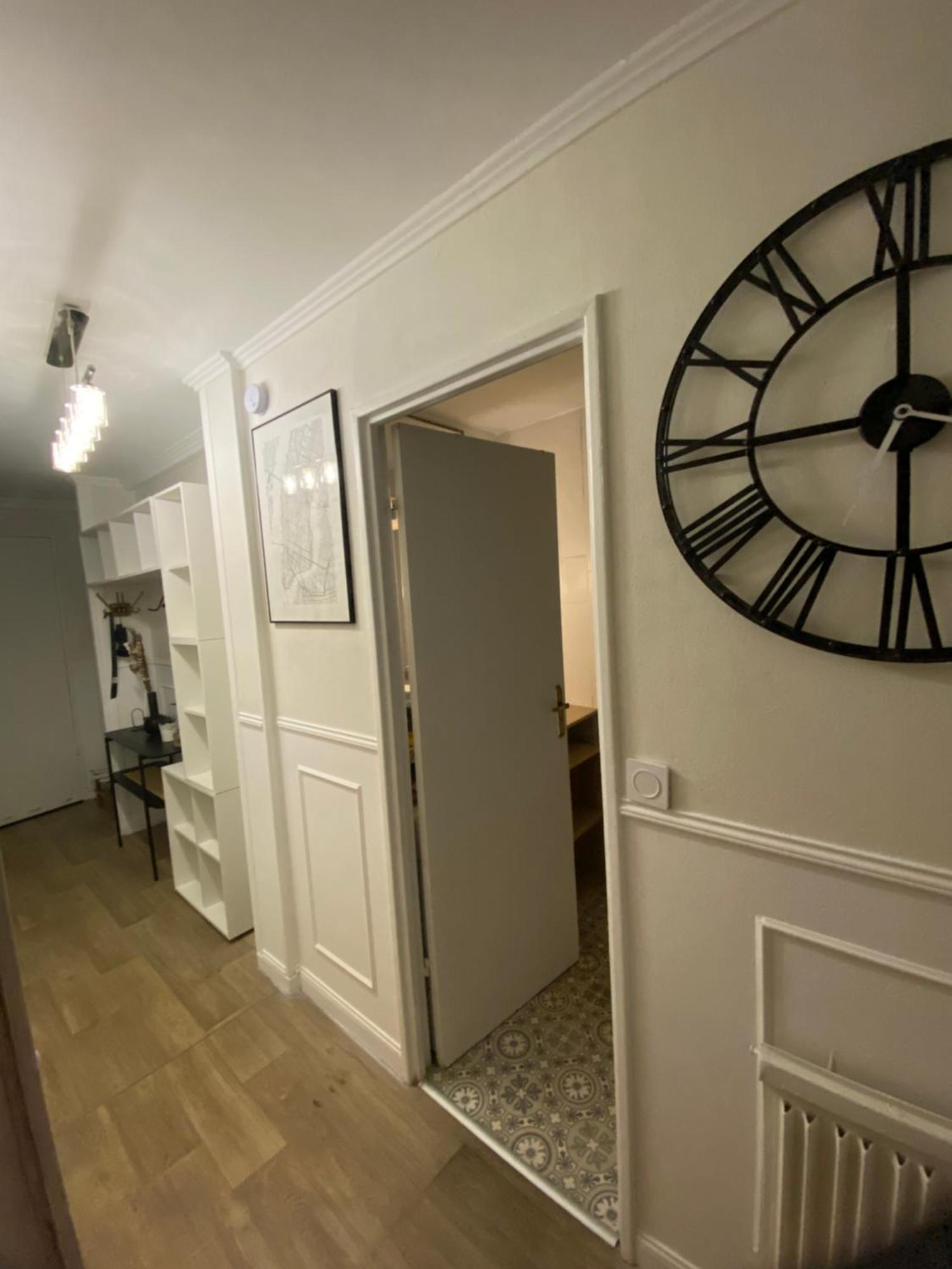 Bel Appartement Spacieux ,Convivial De 3 Chambres Avec Parking Prive Secure Caen Esterno foto