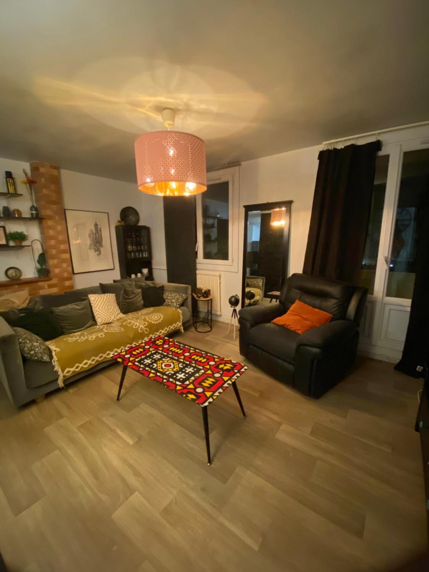 Bel Appartement Spacieux ,Convivial De 3 Chambres Avec Parking Prive Secure Caen Esterno foto