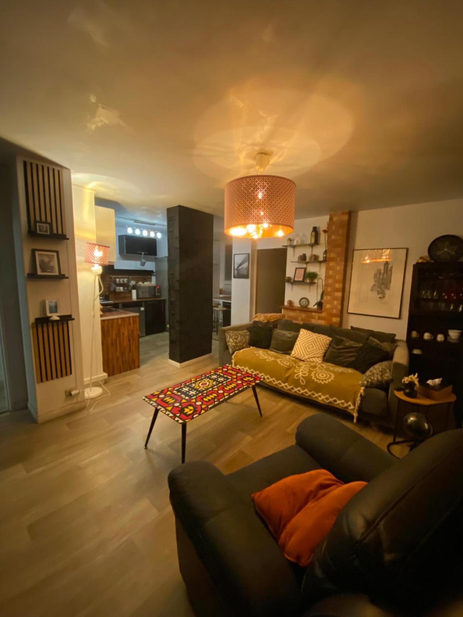 Bel Appartement Spacieux ,Convivial De 3 Chambres Avec Parking Prive Secure Caen Esterno foto