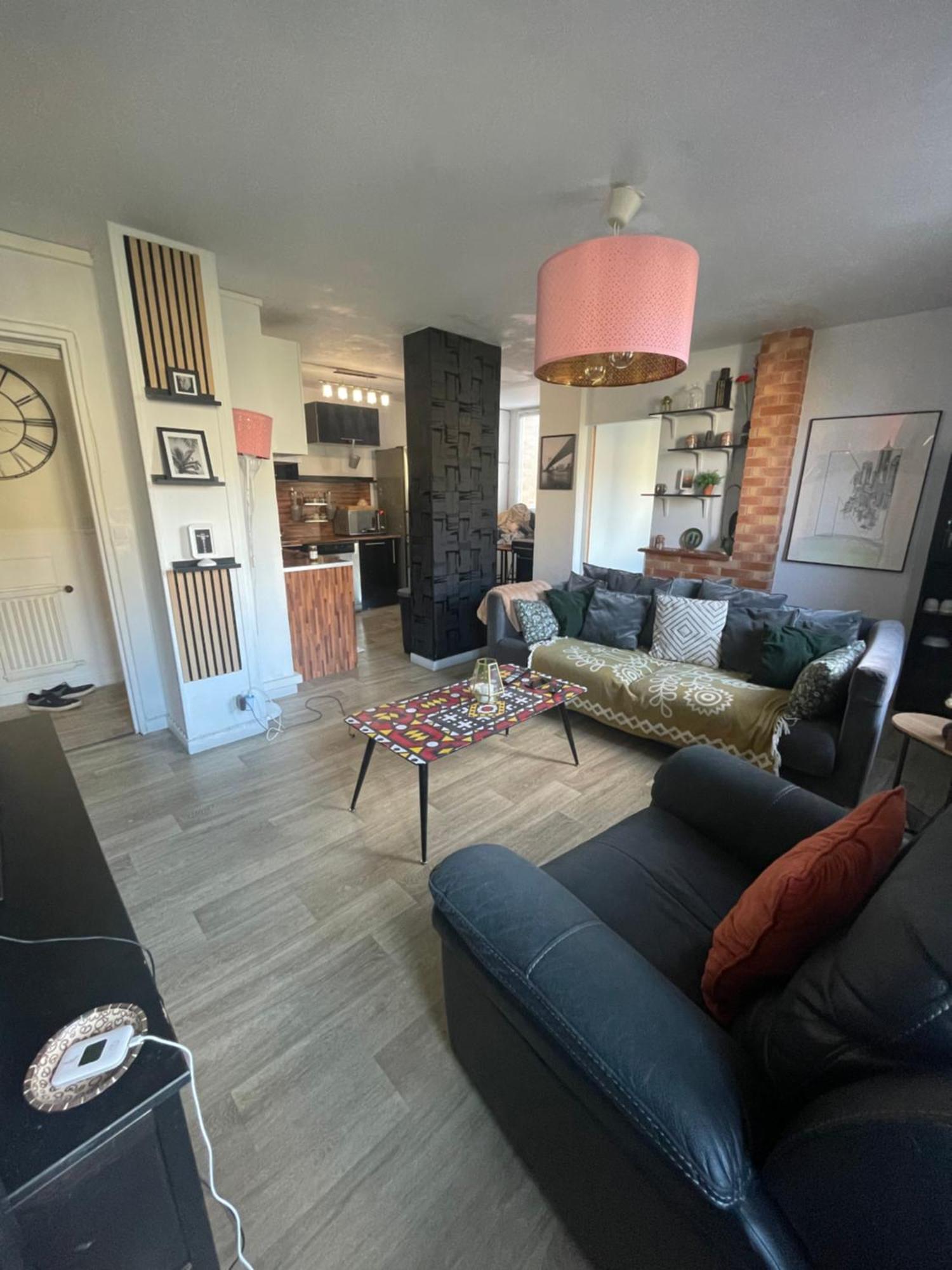 Bel Appartement Spacieux ,Convivial De 3 Chambres Avec Parking Prive Secure Caen Esterno foto