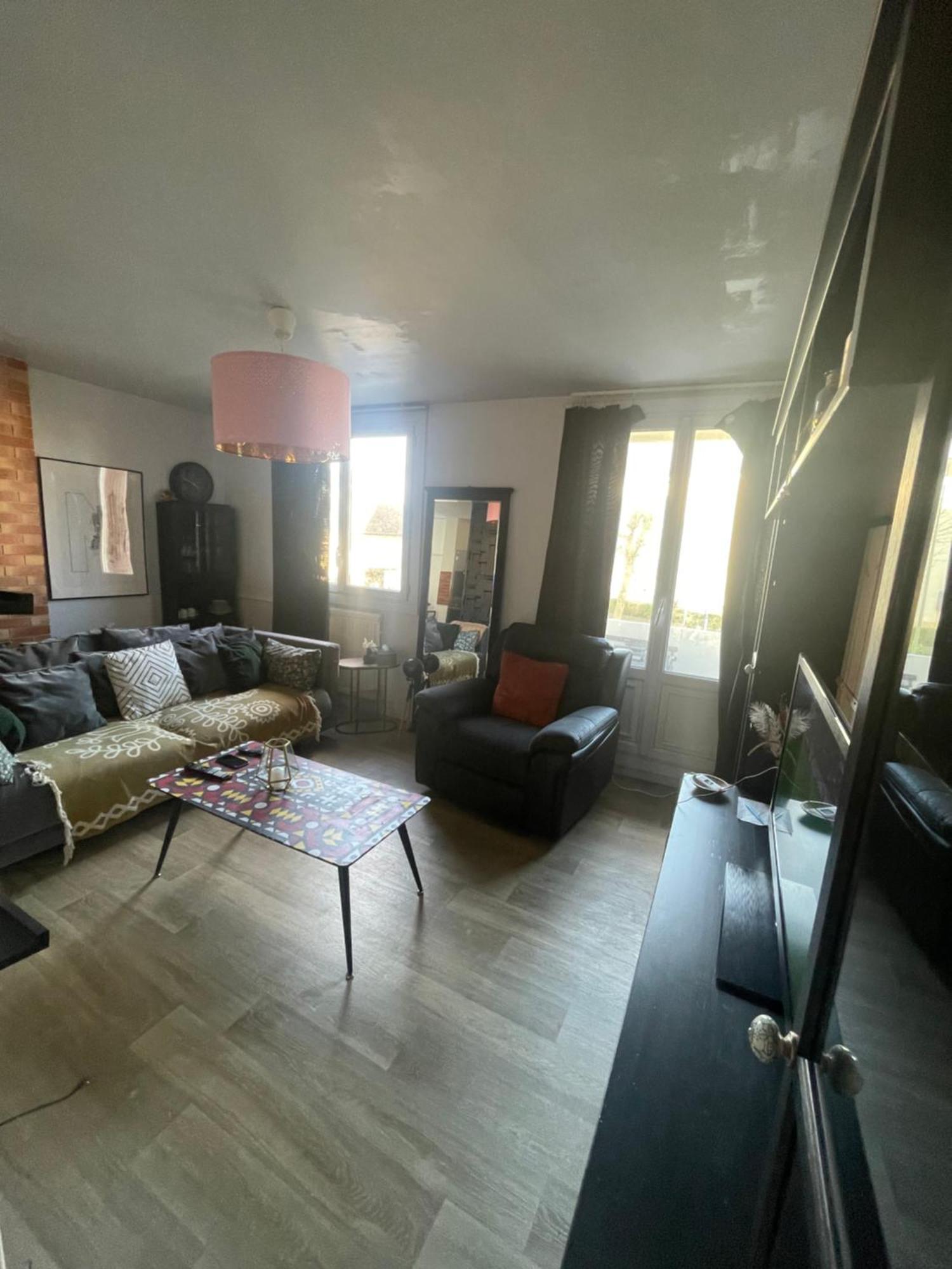 Bel Appartement Spacieux ,Convivial De 3 Chambres Avec Parking Prive Secure Caen Esterno foto