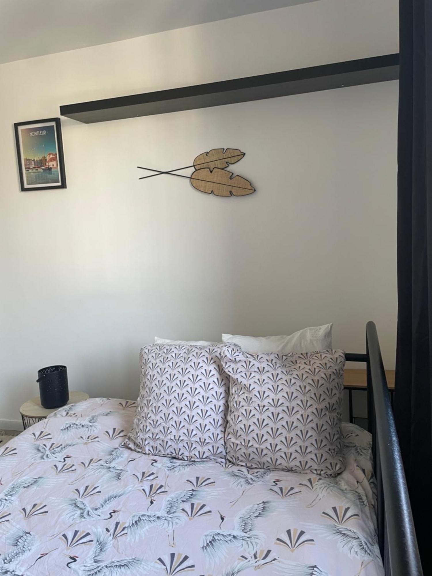 Bel Appartement Spacieux ,Convivial De 3 Chambres Avec Parking Prive Secure Caen Esterno foto